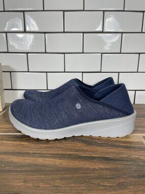 Bzees Getaway Shoes Womens Size 6 Blue Shimmer Collapsible Heel Casual Slip On